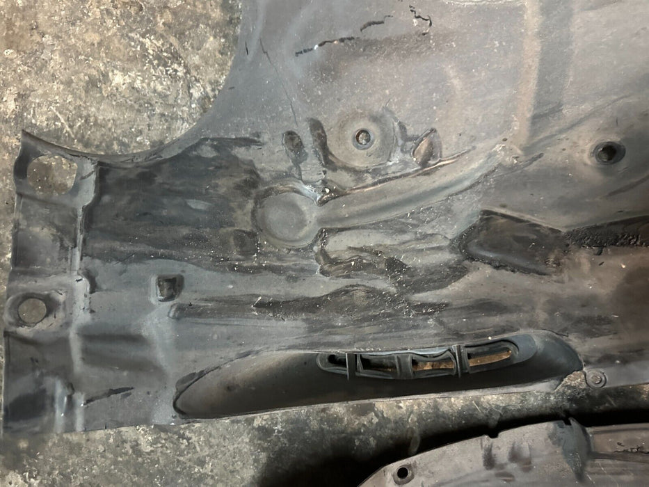 2020 BMW M4 F82 FRONT PASSENGER RIGHT FENDER LINER SET