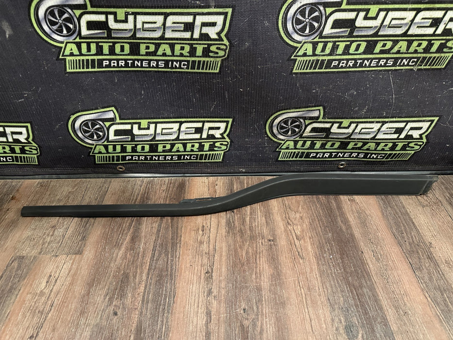 2017-2019 FORD F250 F350 F450 FRONT LEFT DOOR WEATHER STRIP TRIM OEM