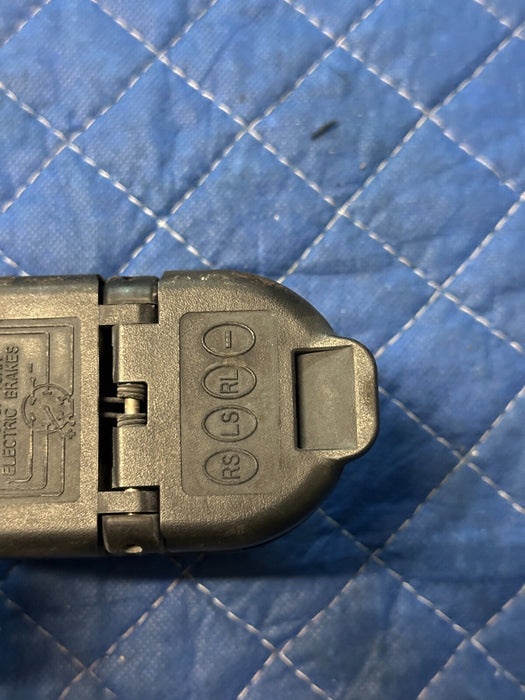 2017-2019 FORD F250 F350 F450 REAR BUMPER 7/4 PIN TRAILER TOW CONNECTOR PLUG OEM