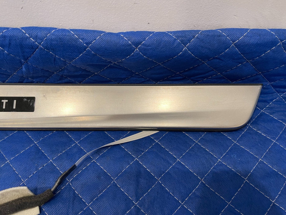 2017 INFINITI Q50 RED SPORT FRONT LEFT RIGHT ILLUMINATED KICK PLATES OEM *SCUFFS