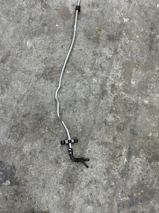 2014 AUDI R8 5.2L V10 CENTER VENT TUBE BREATHER LINE 420 121 465 A