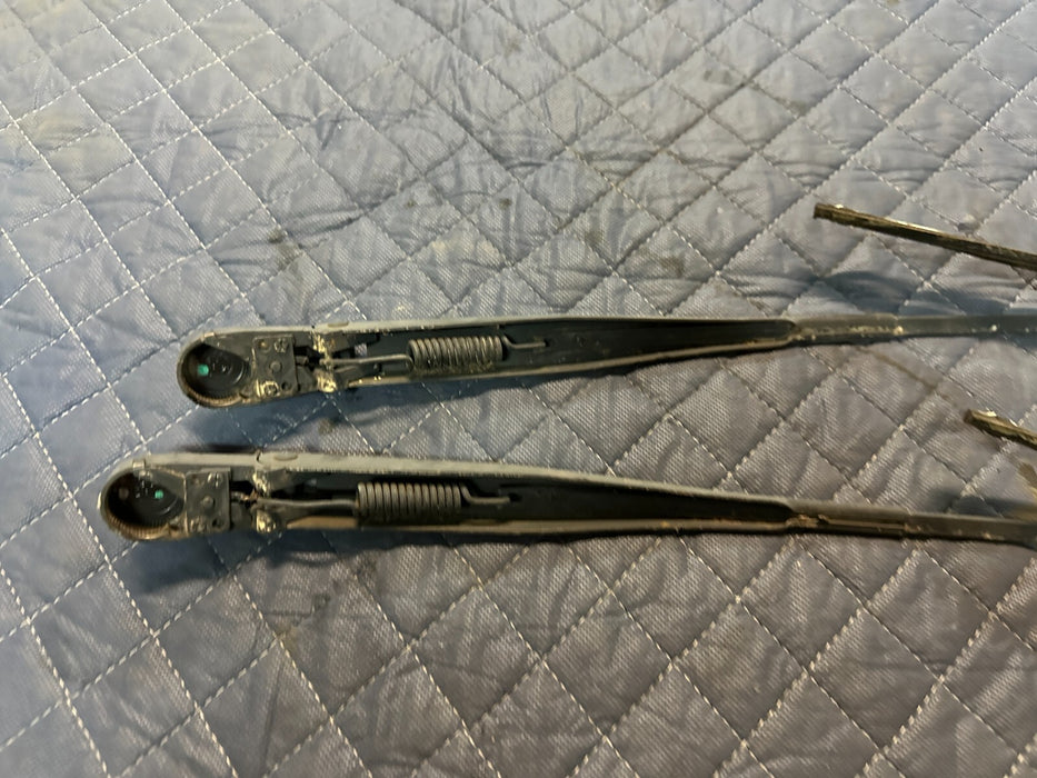 2006-2008 RAM 3500 WINDSHIELD WIPERS PAIR LEFT RIGHT OEM