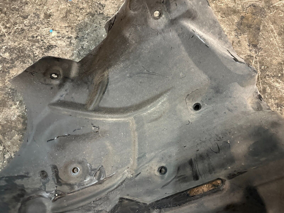 2020 BMW M4 F82 FRONT PASSENGER RIGHT FENDER LINER SET