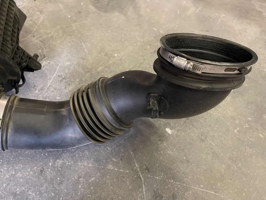 2017-2022 FORD F350 SUPER DUTY AIR CLEANER UPPER COVER W/TUBE OEM HC34-9643-AE
