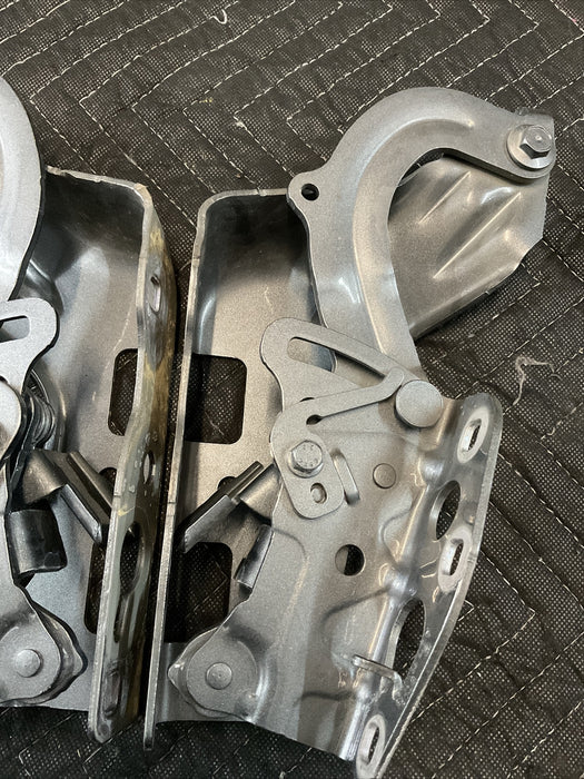 2018-2021 MERCEDES E63S AMG FRONT HOOD HINGE PAIR LH RH OEM 213 880 01 28