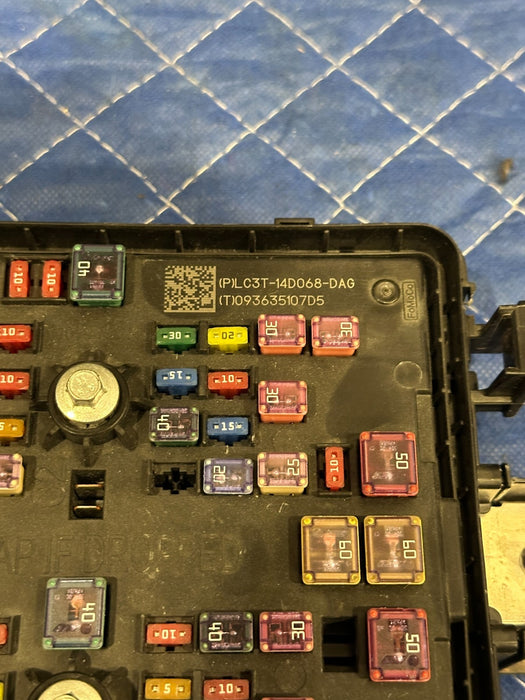 2017-2019 FORD F250 F350 SUPERDUTY 6.7L DIESEL FUSE BOX OEM LC3T-14D068