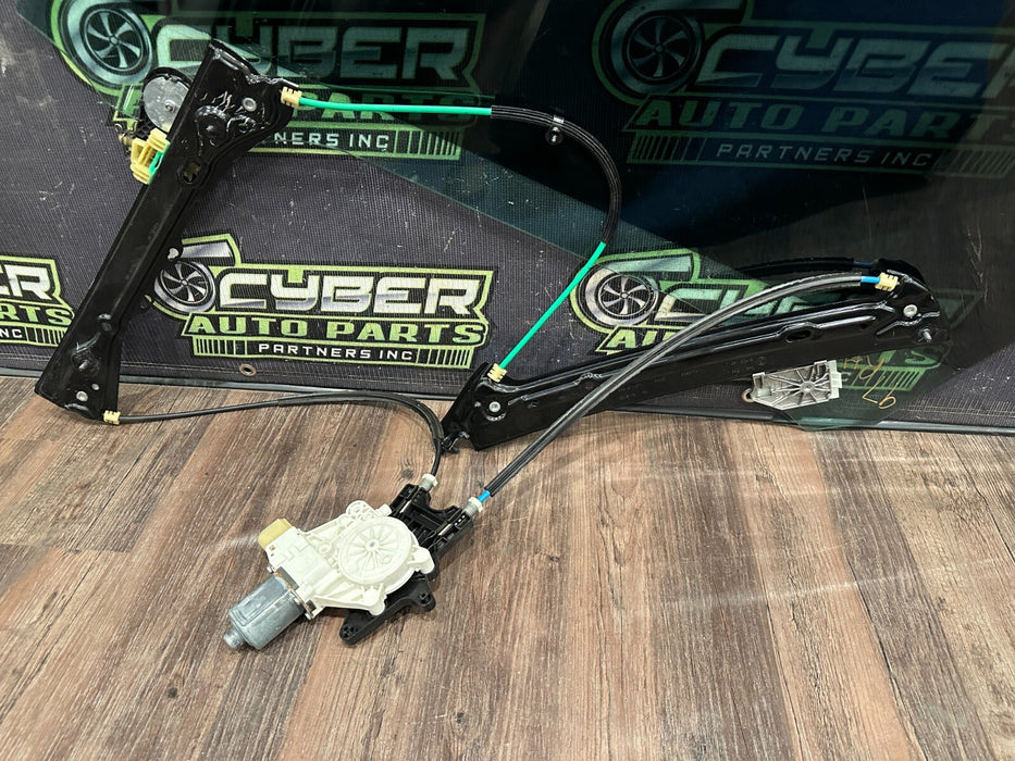 2020 BMW M4 F82 FRONT RIGHT DOOR WINDOW GLASS W REGULATOR OEM LOCAL PICUP ONLY!!