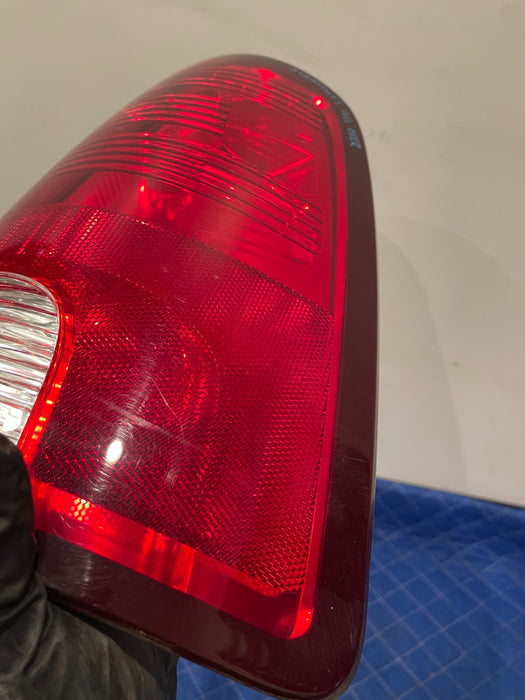 2017 DODGE RAM 2500 MEGA CAB REAR PASSENGER RIGHT TAIL LIGHT OEM *SCRATCHES*