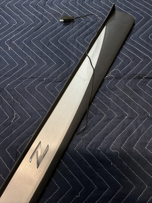 2010 NISSAN 370Z ILLUMINATED KICK PLATE RIGHT PASSENGER SIDE 2009-2020