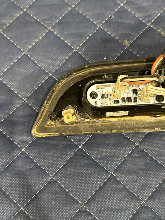 2017-2019 FORD F250 F350 F450 THIRD 3RD BRAKE LIGHT ASSEMBLY W PIGTAIL OEM