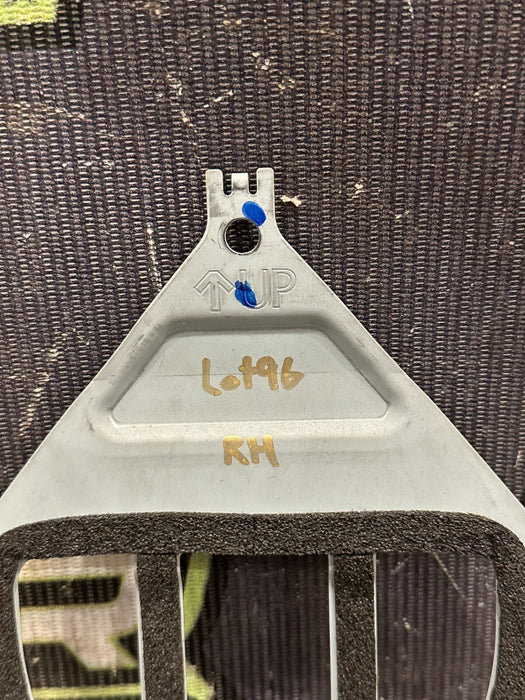 2010 NISSAN 370Z PASSENGER RIGHT BRACKET OEM