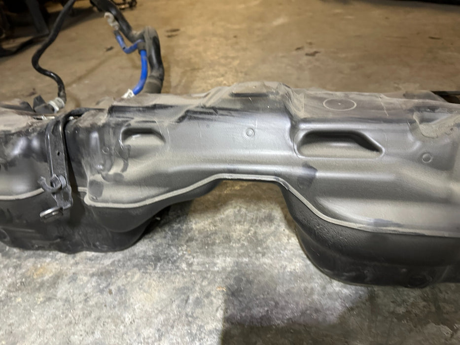 2020 BMW M4 F82 OEM FUEL GAS RESERVOIR CANISTER TANK W/ FILLER NECK