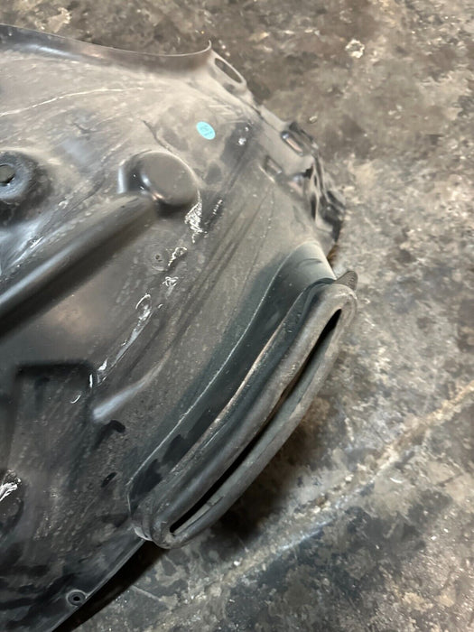 2020 BMW M4 F82 FRONT PASSENGER RIGHT FENDER LINER SET