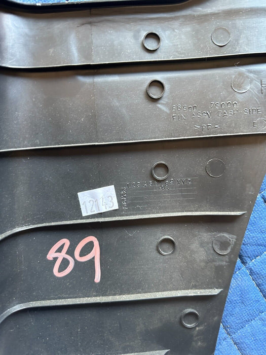 2016 2019 NISSAN TITAN XD FRONT RIGHT KICK PANEL SIDE TRIM 669007S000 ~WEAR~