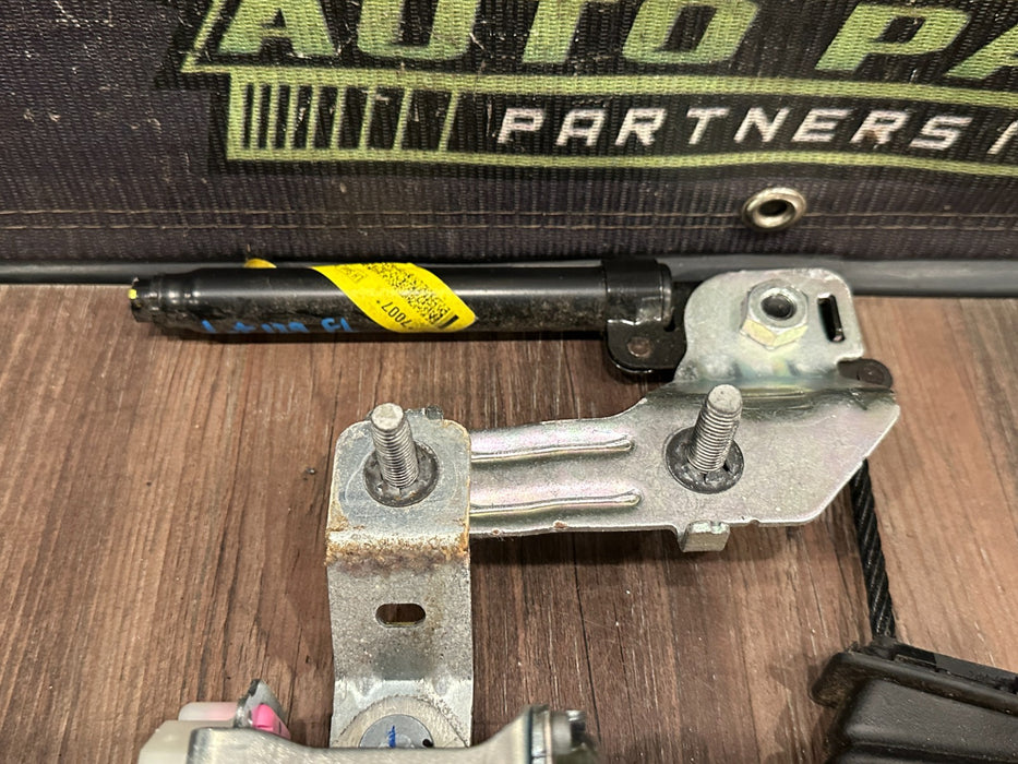 2017-2019 FORD F250 F350 F450 FRONT LEFT SEATBELT OEM