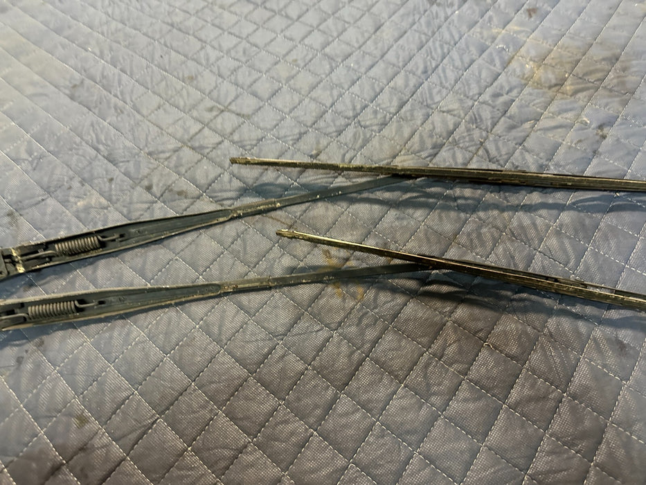 2006-2008 RAM 3500 WINDSHIELD WIPERS PAIR LEFT RIGHT OEM