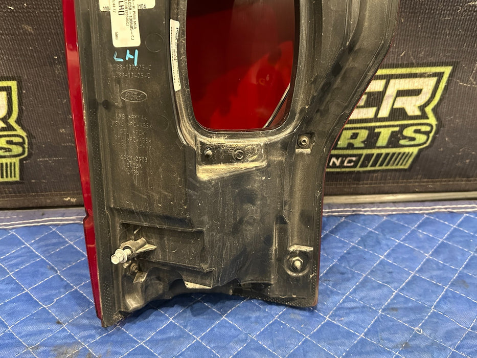 2020-2022 FORD F350 F450 DRIVER LEFT LED TAIL LIGHT OEM *MINT CONDITION*
