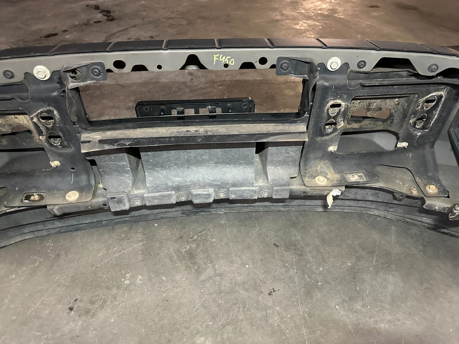 2017-2019 FORD F450 FRONT BUMPER ASSEMBLY OEM (READ/ MINOR DENTS/SCRATCHES)