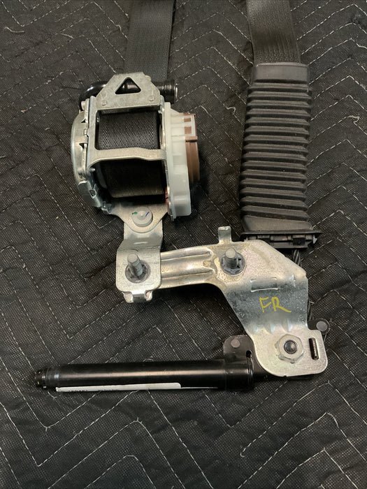 2017 FORD F250 F350 F450 PLATINUM FRONT PASSENGER RIGHT SEATBELT RETRACTOR
