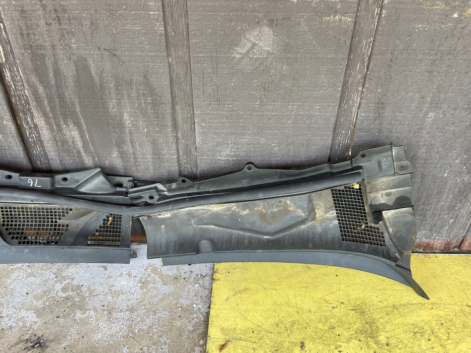 2011 NISSAN 370Z WINDSHIELD WIPER COWL ASSY OEM 2009-2020