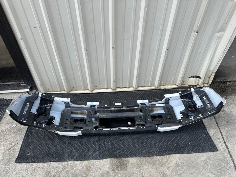 2023 2024 2025 FORD F250 F350 FRONT BUMPER ASSEMBLY STAR WHITE OEM PAINT SCUFFS