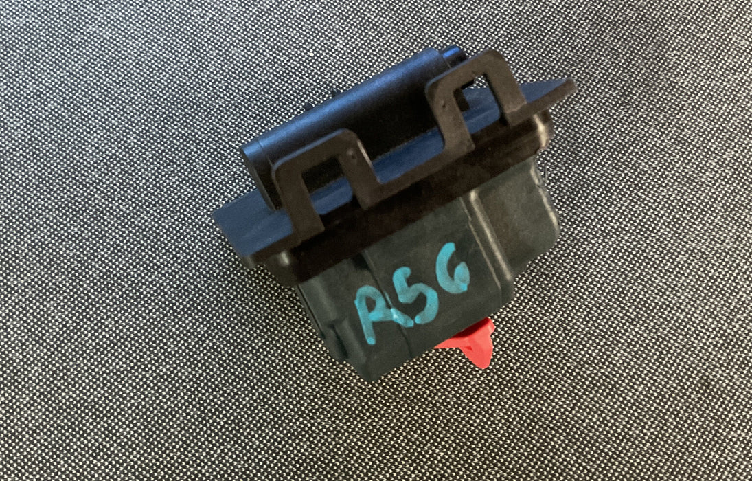 2018-2021 MERCEDES E63S AMG OEM FUEL FILLAR DOOR LOCK ACTUATOR 000 820 77 03