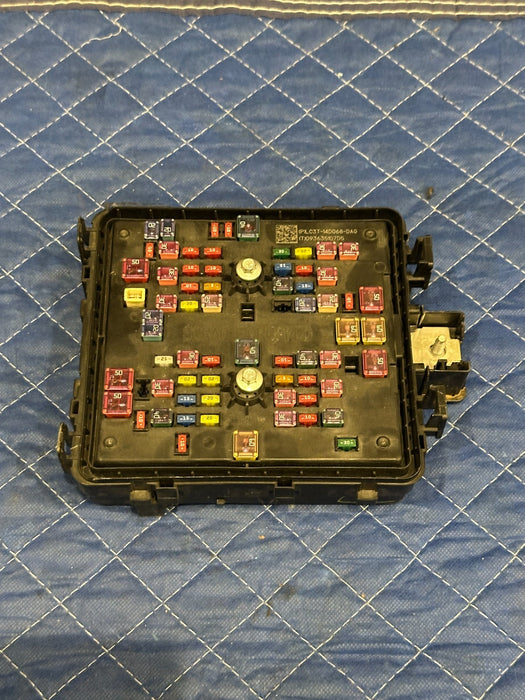 2017-2019 FORD F250 F350 SUPERDUTY 6.7L DIESEL FUSE BOX OEM LC3T-14D068