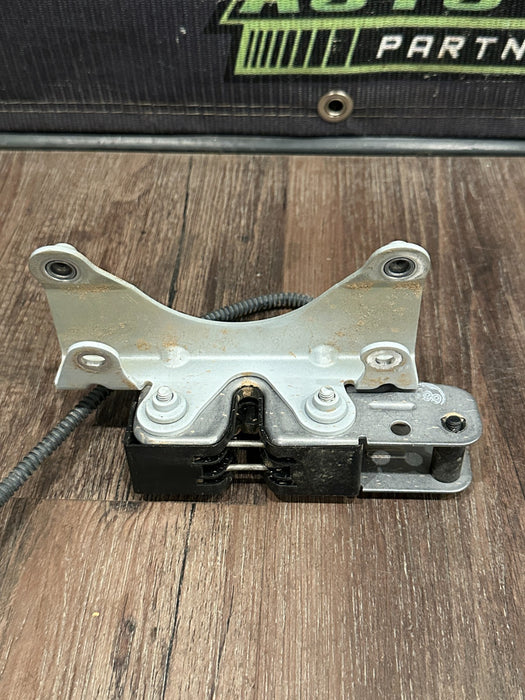 2017 AUDI R8 REAR LOCK LID LATCH OEM 4S7 813 453