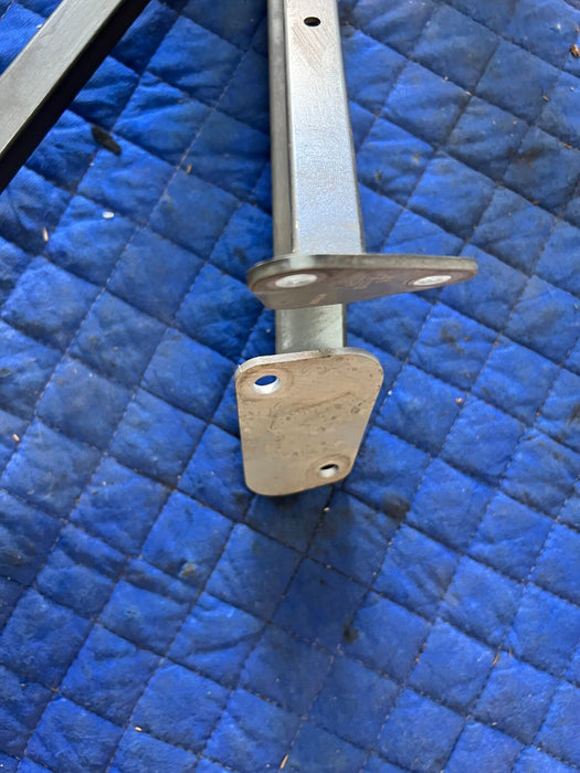 2012 AUDI R8 FRONT DRIVER LEFT FENDER RADIATOR SUPPORT STRUCTURE 420805371