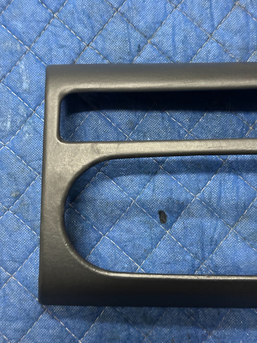 2014 AUDI R8 CENTER CONSOLE EBRAKE CUP HOLDER TRIM COVER 420 663 475 A 25D