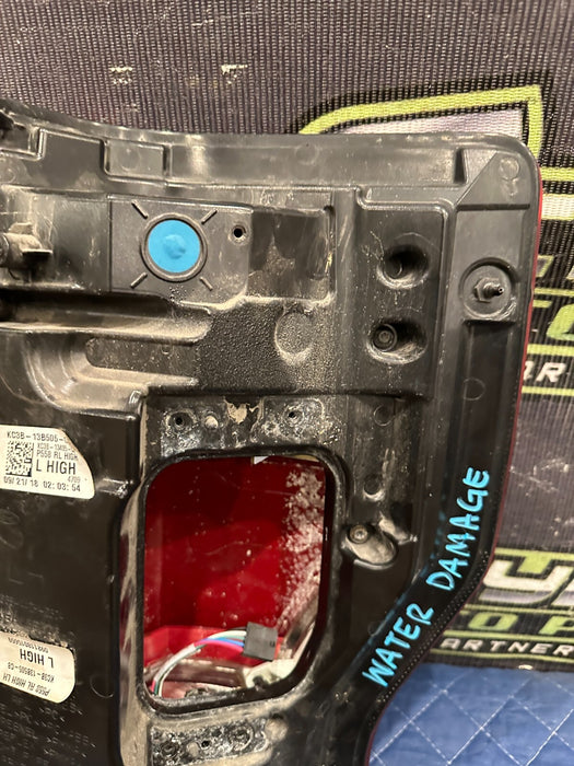 2017-2019 FORD F250 F350 F450 DRIVER LEFT TAIL LIGHT OEM *WATER DAMAGE*
