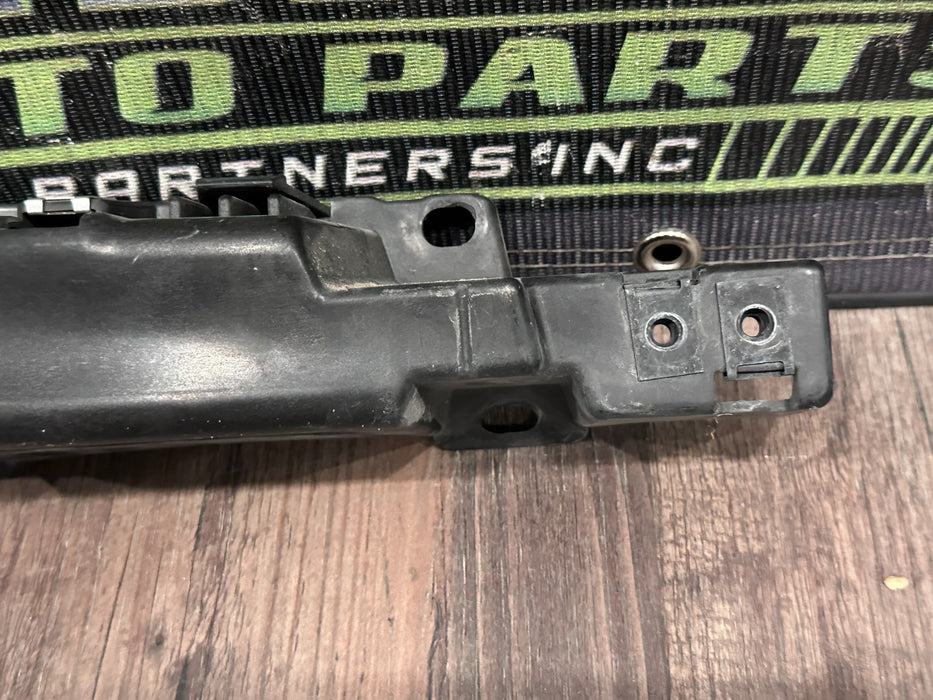 2018 AUDI R8 PASSENGER RIGHT SIDE SKIRT SUPPORT BRACKET OEM 4S0 853 922