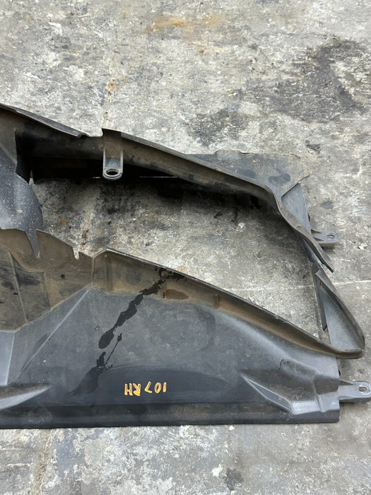 2014 AUDI R8 RIGHT PASSENGER FAN SHROUD OUTER DUCT 420 121 282 B ~CRACKS~