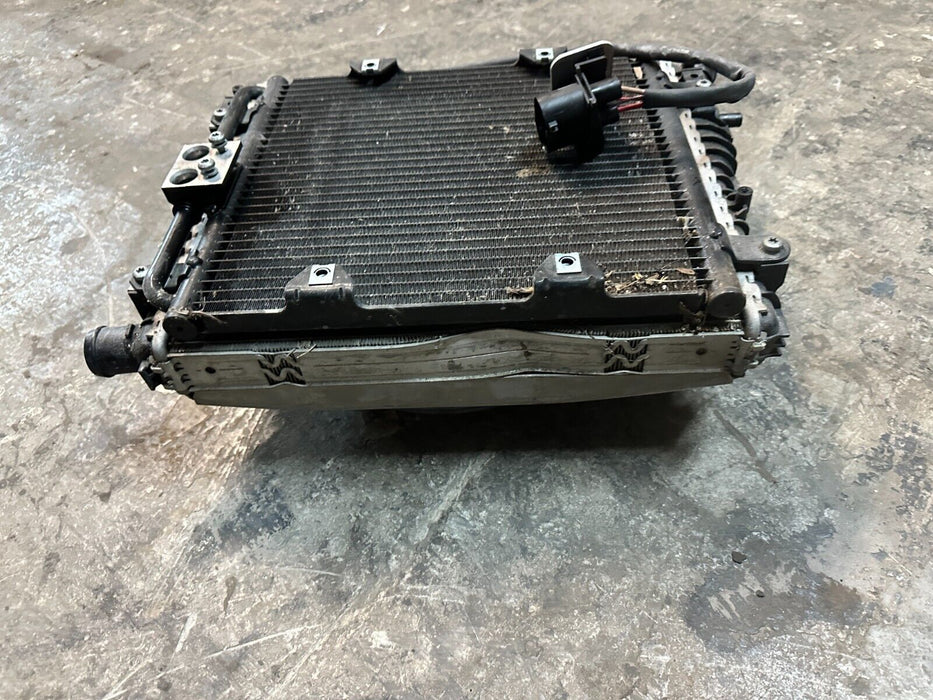 2014 AUDI R8 FRONT DRIVER LEFT RADIATOR 420 121 281 420121281 ASSEMBLY ~READ~