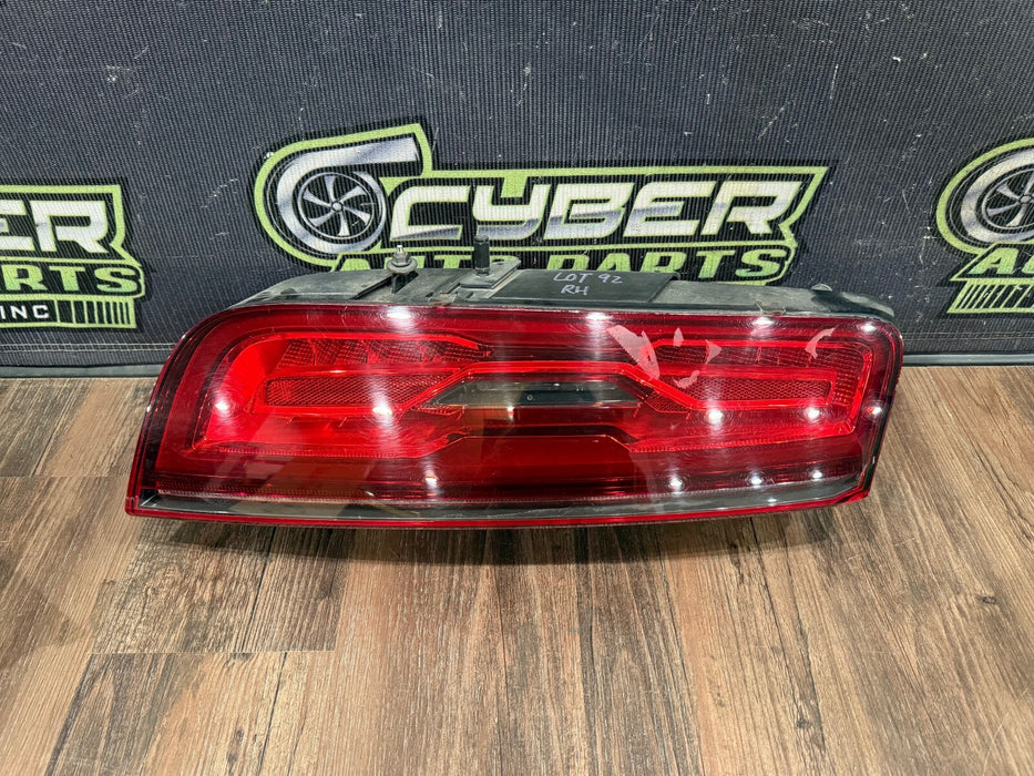2014 2015 AUDI R8 V10 PASSENGER SIDE RIGHT RH LED TAIL LIGHT OEM *READ/RESIDUE*
