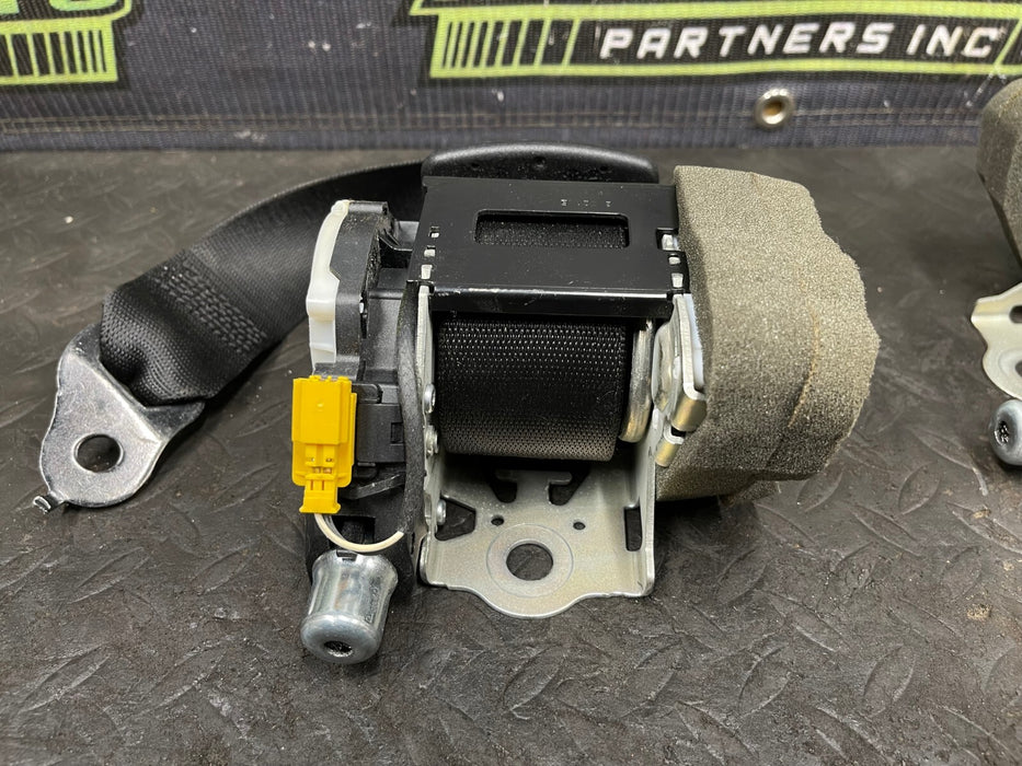 2013 MERCEDES C300 W204 REAR OUTER SEATBELT RETRACTOR PAIR OEM