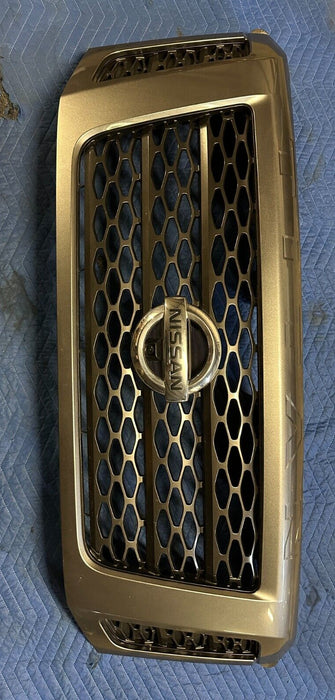 2016-2019 NISSAN TITAN XD PRO-4X GRILLE W/ CAMERA EMBLEM PAINTED GREY OEM
