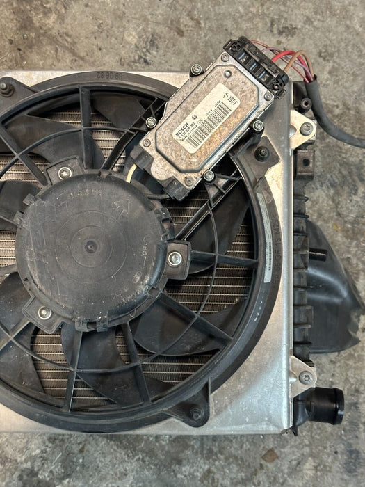 2014 AUDI R8 FRONT DRIVER LEFT RADIATOR 420 121 281 420121281 ASSEMBLY ~READ~