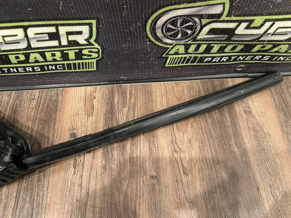 2020 BMW M4 F82 FRONT RIGHT DOOR MIRROR RUBBER SEAL OEM 7 279 778