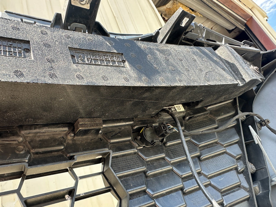 2020 2021 2022 2023 AUDI R8 FRONT BUMPER COVER W/ GRILLES COMPLETE GENUINE OEM