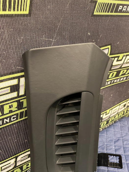 2018 AUDI R8 RIGHT SPYDER PILLAR TRIM COVER PANEL W/ SIDE VENTS 4S7 867 036
