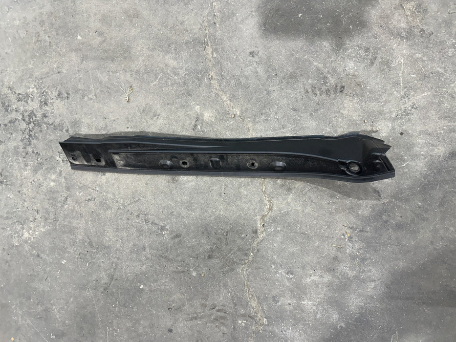 2024 BMW M3 M4 G80 G82 UNDER HOOD FRONT LEFT FENDER PANEL SEAL OEM 7486825