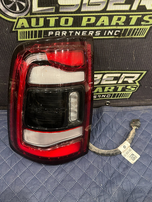 2024 DODGE RAM 3500 LARAMIE DRIVER LEFT LED TAIL LIGHT W BLIND SPOT OEM *CRACKED
