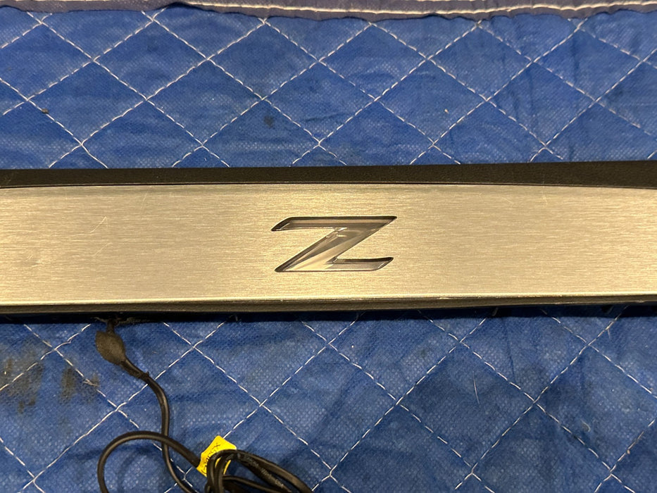 2013 NISSAN 370Z LEFT RIGHT ILLUMINATED KICK PLATES OEM *SLIGHT WEAR 3,4,6*
