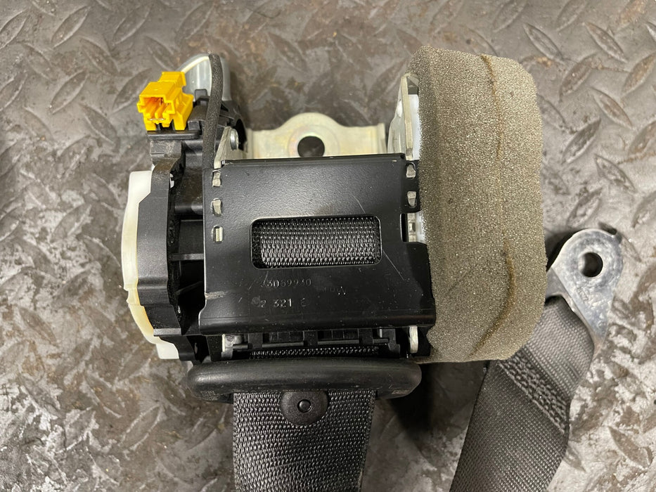 2013 MERCEDES C300 W204 REAR OUTER SEATBELT RETRACTOR PAIR OEM