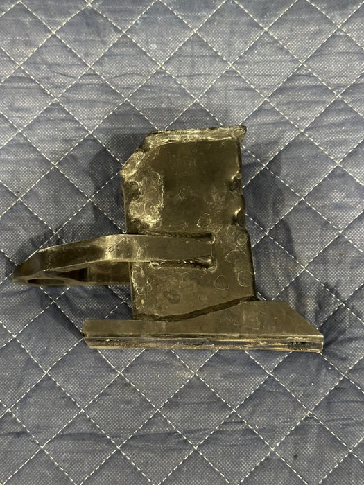 2014 AUDI R8 OEM FRONT PASSENGER RIGHT BUMPER BRACKET 420807552 420 807 552 A