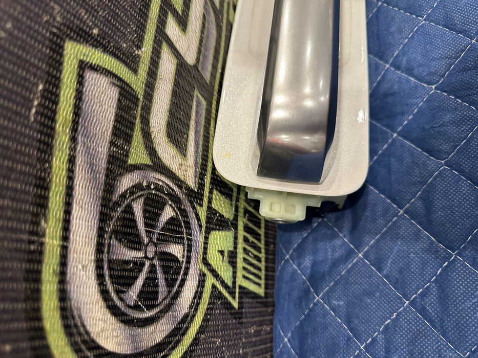 2017-2019 FORD F250 F350 F450 REAR LEFT STAR WHITE DOOR HANDLE OEM