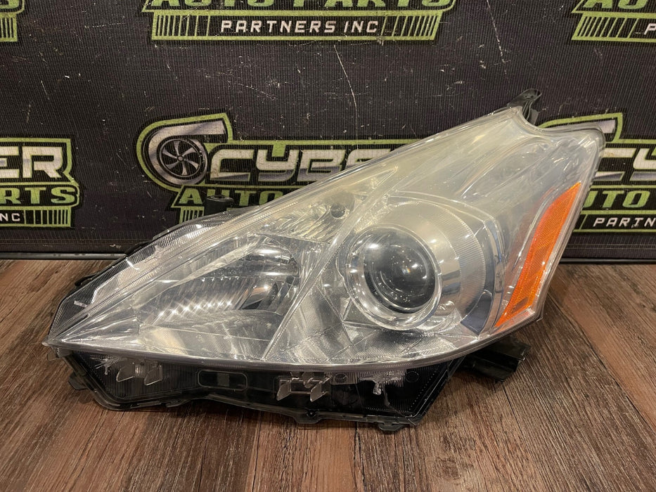 2014 TOYOTA PRIUS V DRIVER LEFT HEADLIGHT OEM *SUN DAMAGE/YELLOWING* (READ!)