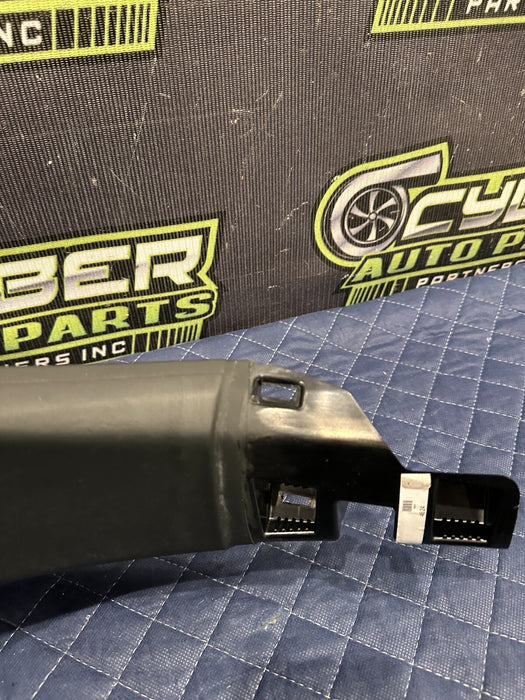 2018 AUDI R8 SPYDER LEFT PILLAR TRIM COVER PANEL W/ SIDE VENTS 4S7 867 035 E 25D