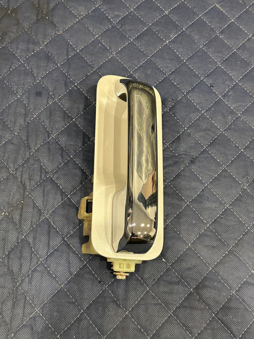2017-2019 FORD F250 F350 REAR RIGHT DOOR HANDLE METALLIC WHITE (UG) OEM